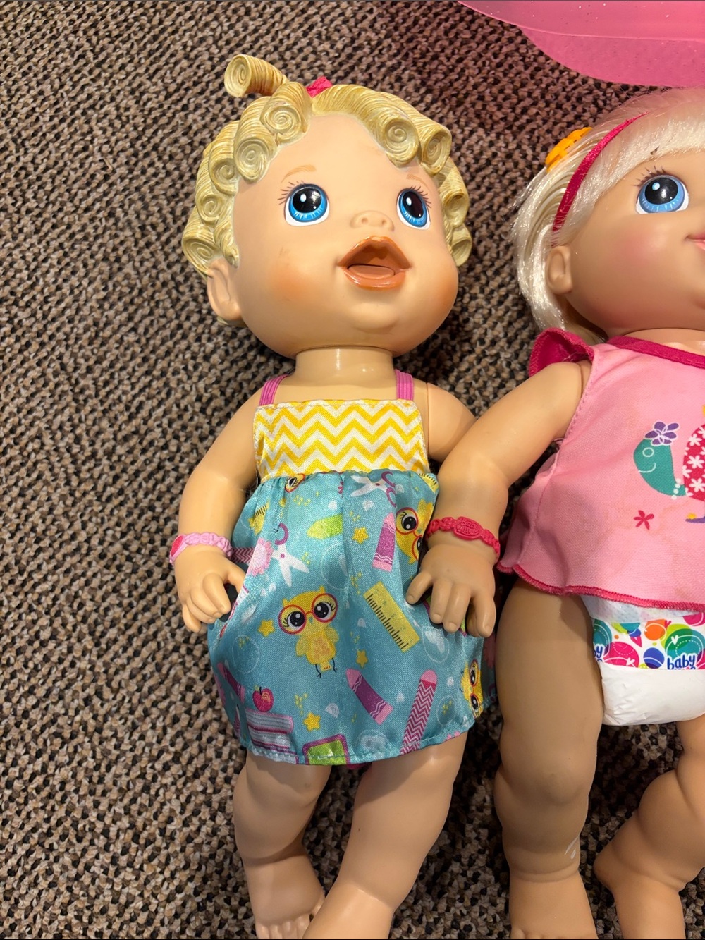 Baby alive lot of dolls and tub - Picture 2 of 4